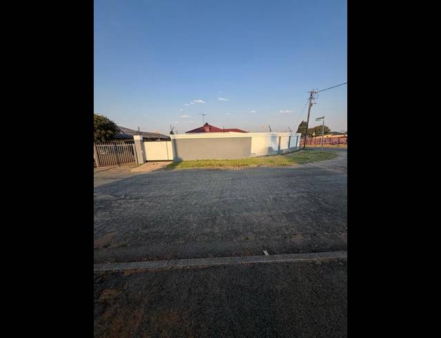 3 BEDROOM HOUSE FOR SALE IN SOUTH HILLS